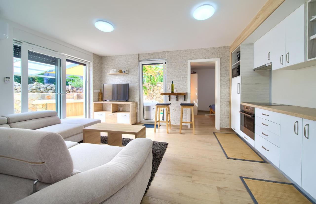 Apartments Nadica Deluxe Malinska Εξωτερικό φωτογραφία